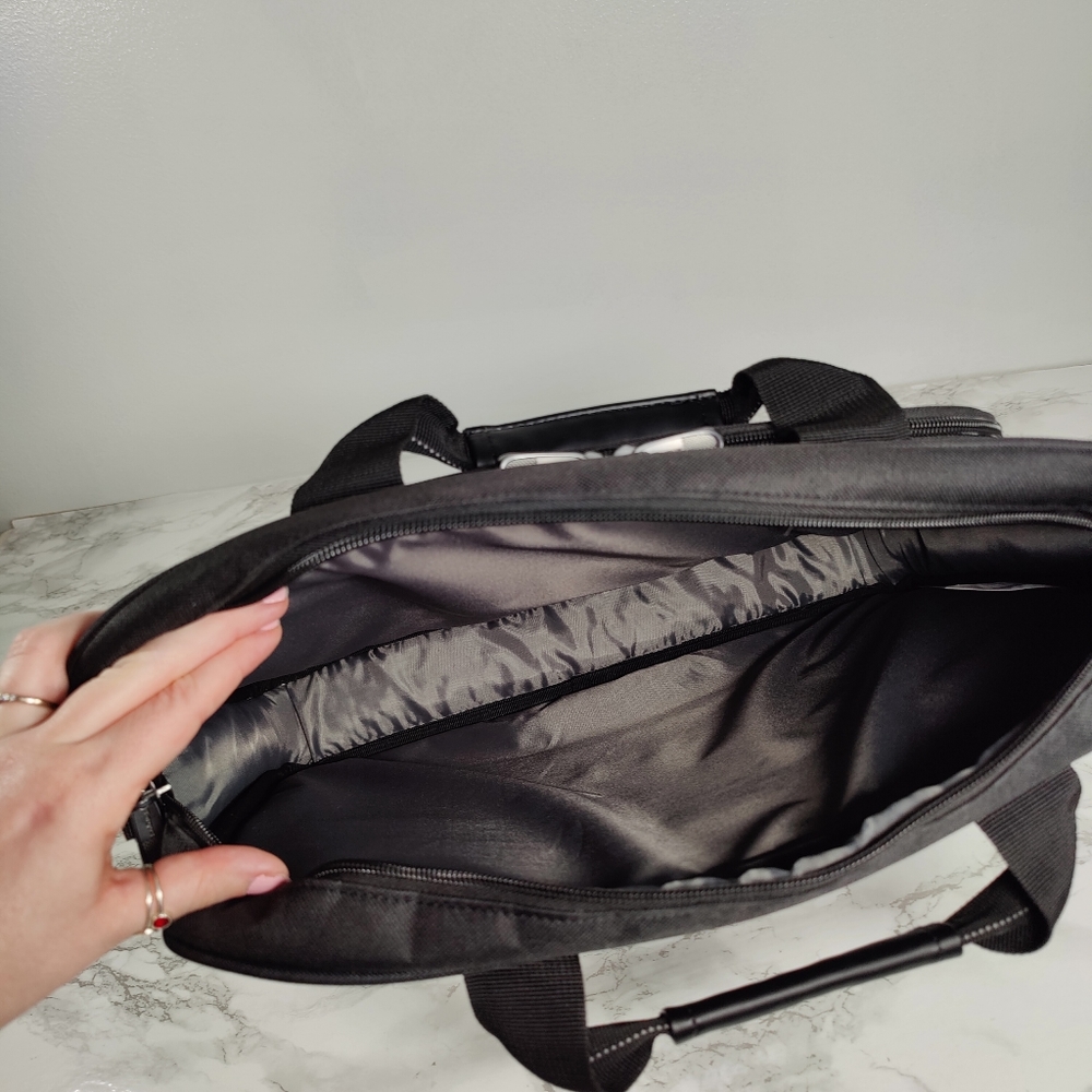 Targus Classic Slim Briefcase Laptop Bag - Picture 4 of 5